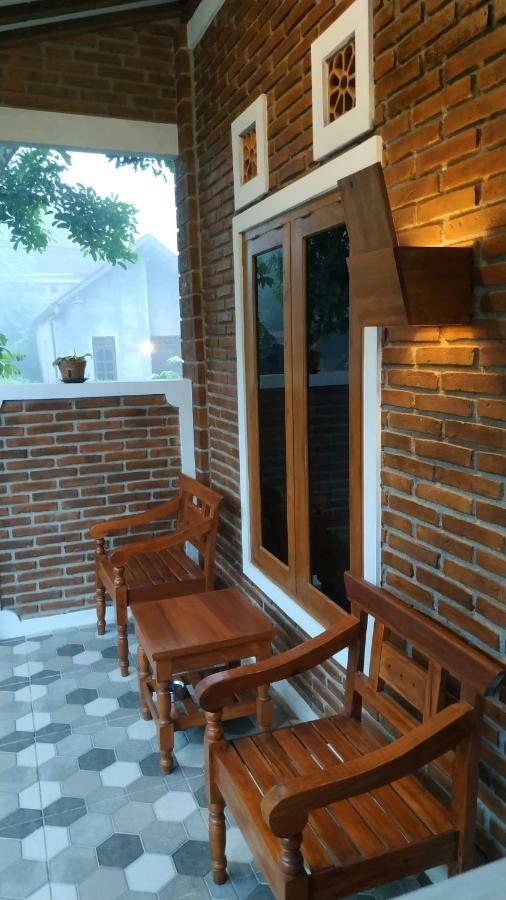 Genthong Homestay Magelang Exterior photo